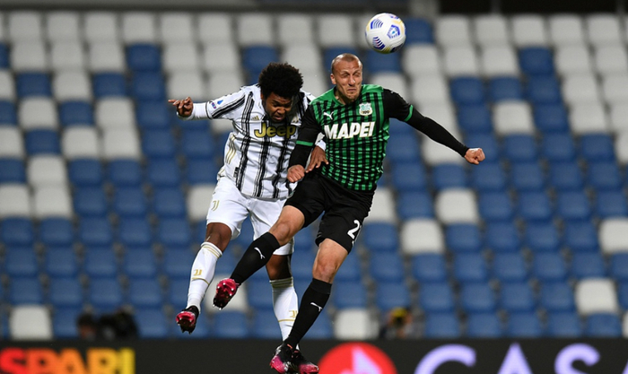 包含尤文图斯1-1萨索洛,C罗点球救主,助老妇人继续领跑意甲的词条 包含尤文图斯1-1萨索洛,C罗点球救主,助老妇人继续领跑意甲的词条