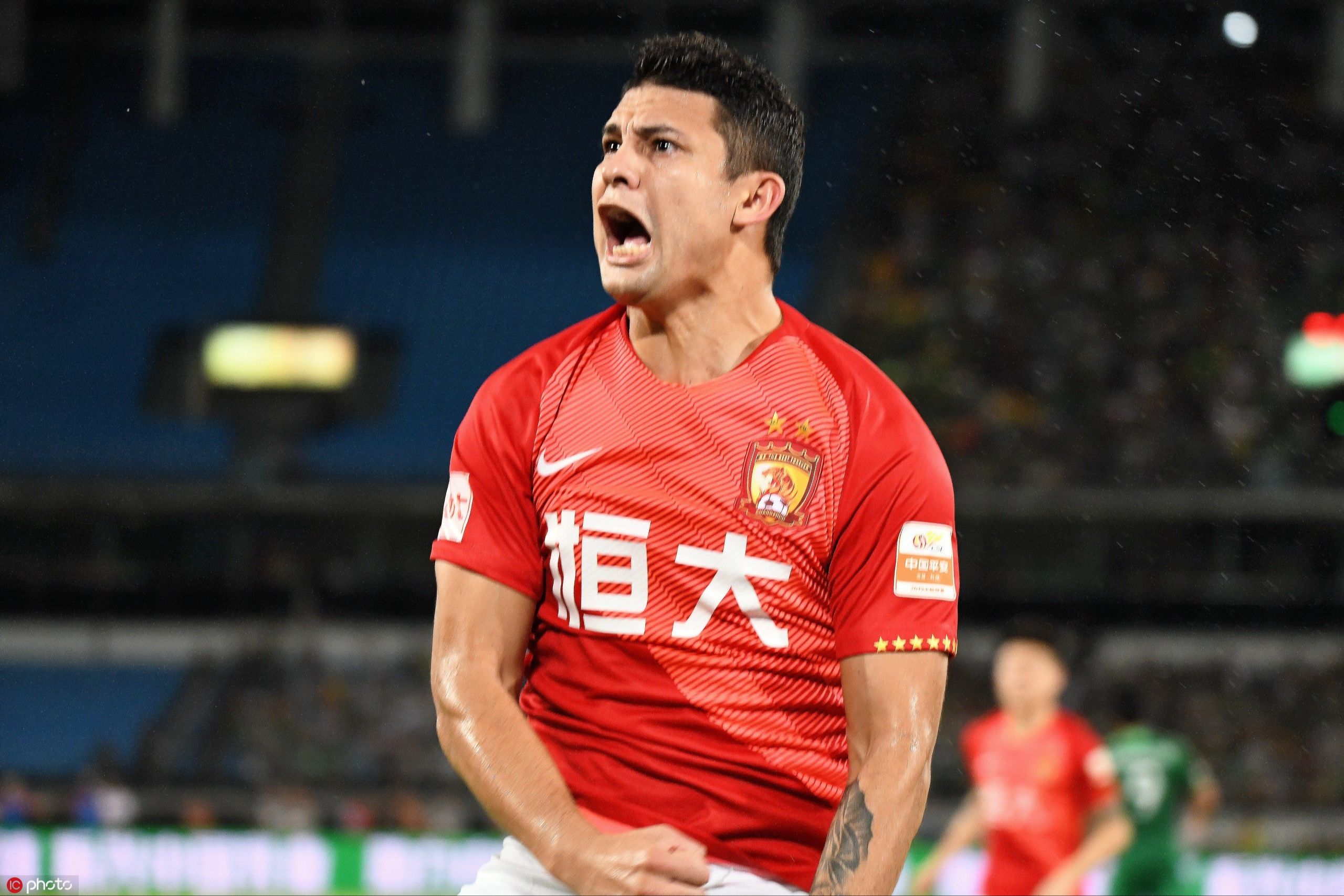 广州蓝队主场胜利,球员表现出色 广州蓝队主场胜利,球员表现出色