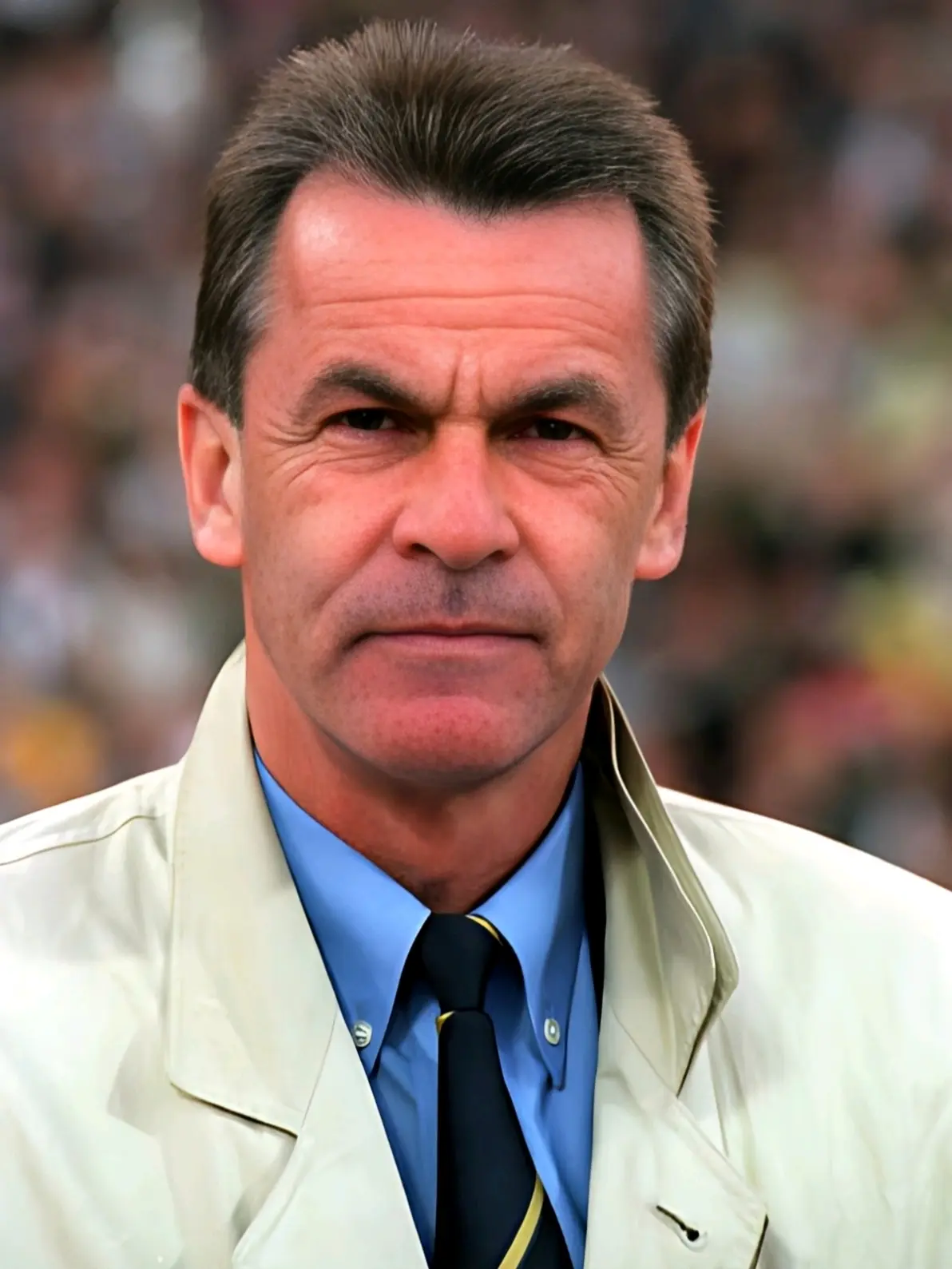 乐鱼体育-多特蒙德队主帅频频调整阵容，图谋胜利之道