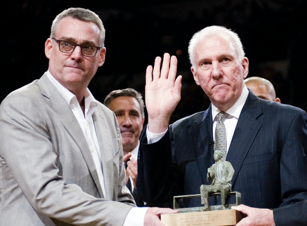 包含魔术队新赛季表现不佳，教练组开始面临舆论压力的词条