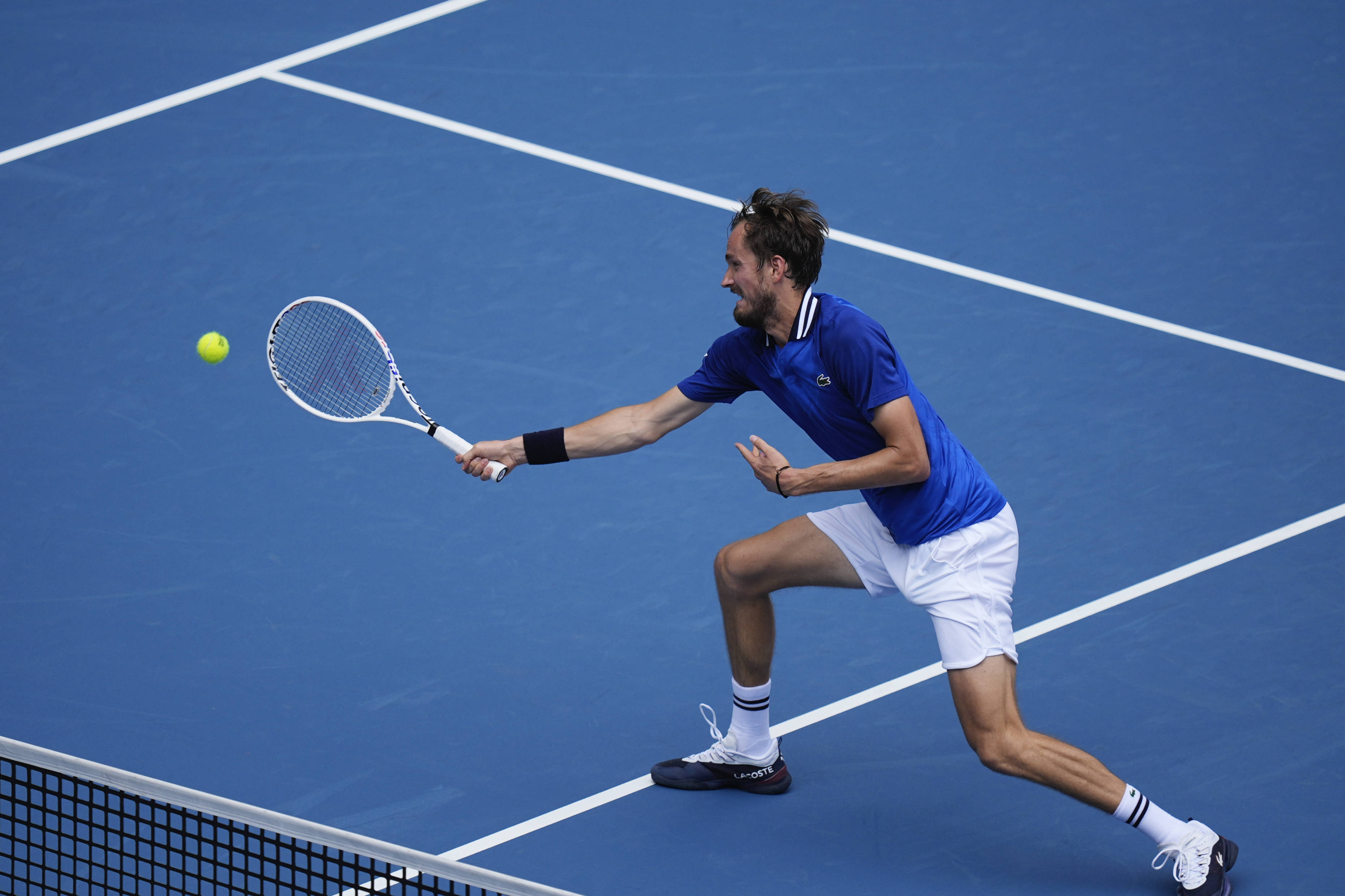 乐鱼体育官网网页版-关于西班牙网球队完胜英国网球队，梅德韦杰夫绝境逆转的信息