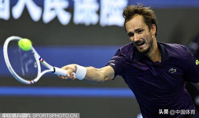 关于西班牙网球队完胜英国网球队,梅德韦杰夫绝境逆转的信息 关于西班牙网球队完胜英国网球队,梅德韦杰夫绝境逆转的信息